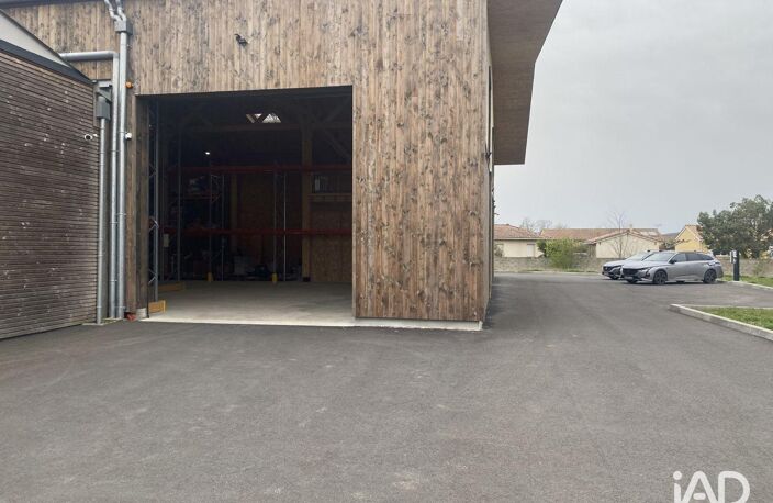 Location Local d'activités 270 m&sup2; — photo 4