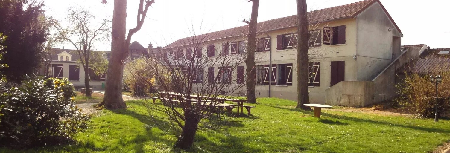 Immeuble  1032 m² à louer à Mandres-les-Roses (94520)