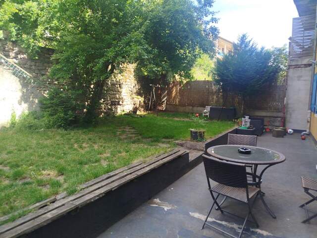 Maison  avec jardin , garage et appartement indépendant — photo du bien