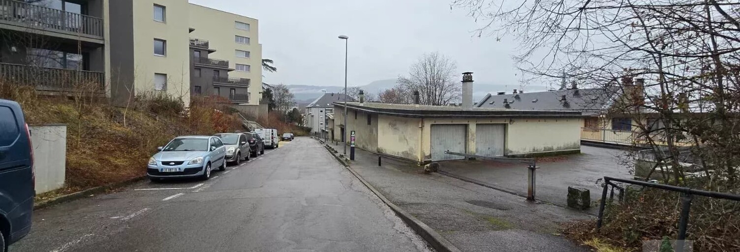 Garage   m² à louer à Chambéry (73000)