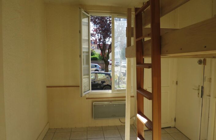 STUDIO + Kitchenette RUE DU DRAC - GRENOBLE — photo 2