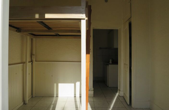STUDIO + Kitchenette RUE DU DRAC - GRENOBLE — photo 3