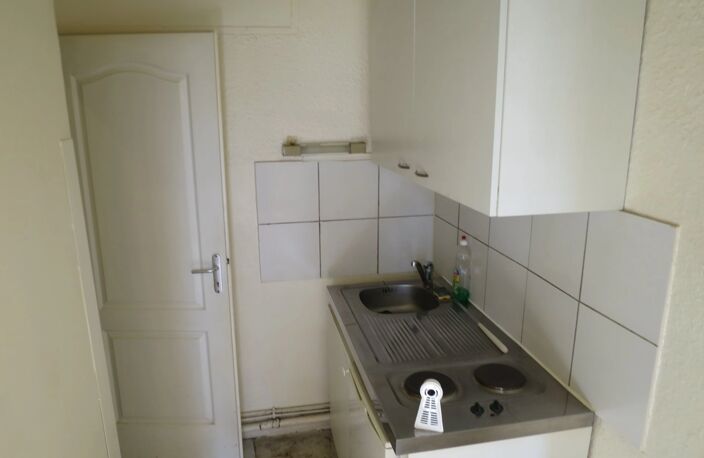 STUDIO + Kitchenette RUE DU DRAC - GRENOBLE — photo 4
