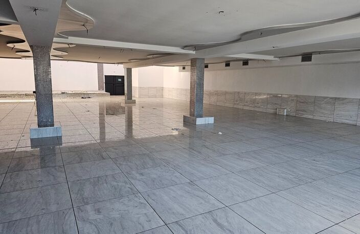 Entrepôt de 559 m2 avec bureau et parkings à louer à Orgeval au bord de la RN 13 — photo 4