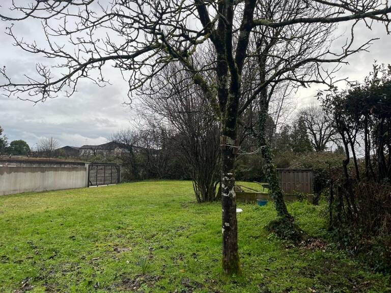 Terrain constructible de 500 m² à CHATEAUBERNARD (16) — photo 1