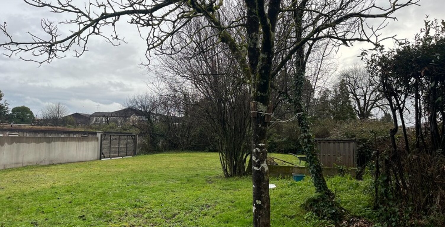 Terrain constructible de 500 m² à CHATEAUBERNARD (16) — photo 1