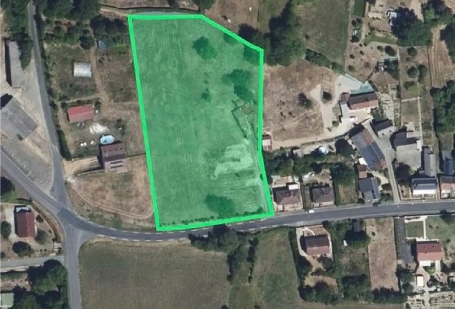 Terrain de plus de 7 200 m² avec près de 4 800 m² exploitables – Rare sur le secteur ! — photo 1
