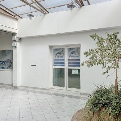 Commerce  149900 €