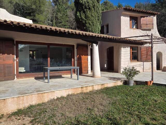 A vendre, Auriol, maison d'architecte de type 5 en espace naturel exceptionnel — photo du bien