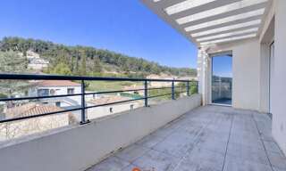 Commerce 4 Pièces 83 m² à vendre à Gardanne (13120)