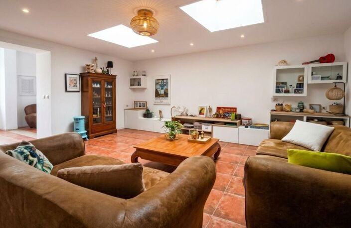 Maison T5 de 185m² avec terrasse, dépendance et charme de l'ancien — photo 2
