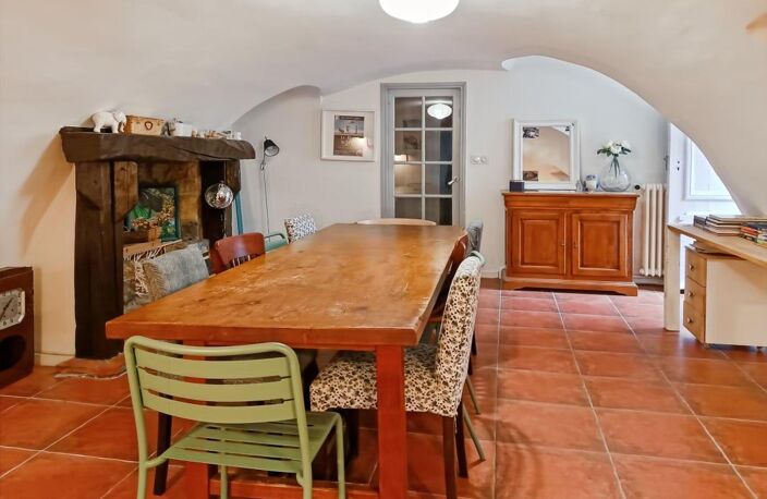 Maison T5 de 185m² avec terrasse, dépendance et charme de l'ancien — photo 4