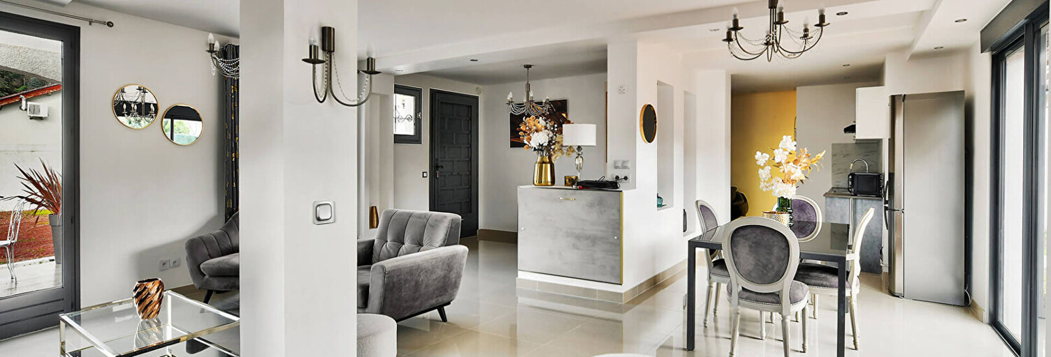 Maison 6 Pièces 205 m² à vendre à La Boisse (01120)