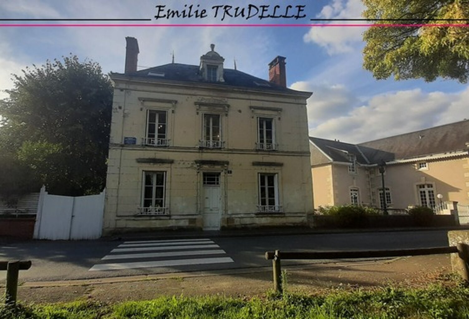 Dpt Sarthe (72), à vendre LA CHARTRE SUR LE LOIR maison 5/6 chambres BORD DE LOIR  terrain de 275m² — photo 1