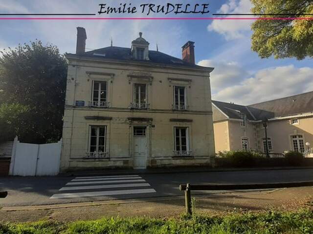 Dpt Sarthe (72), à vendre LA CHARTRE SUR LE LOIR maison 5/6 chambres BORD DE LOIR  terrain de 275m² — photo du bien
