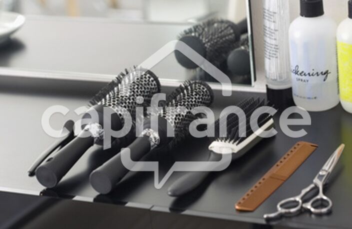 Dpt Hautes Pyrénées (65), à vendre Tarbes Salon de coiffure — photo 2