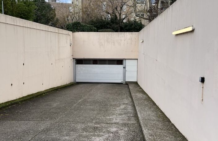 L'adresse idéale pour une vie de famille sereine : espace, terrasse, lumière, parc et commodités à pied — photo 3