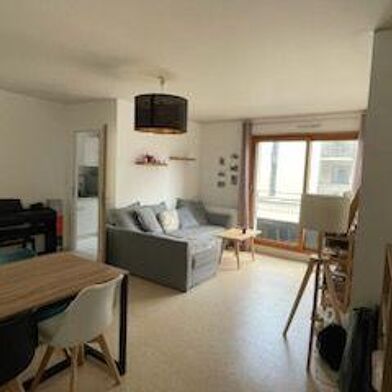 Appartement 3 pièces 885 €
