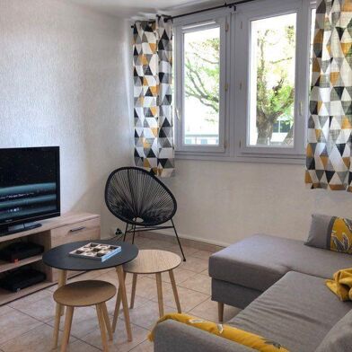 Appartement 4 pièces 900 €