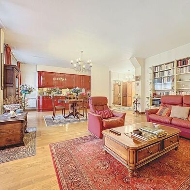 Appartement 5 pièces 1390 €
