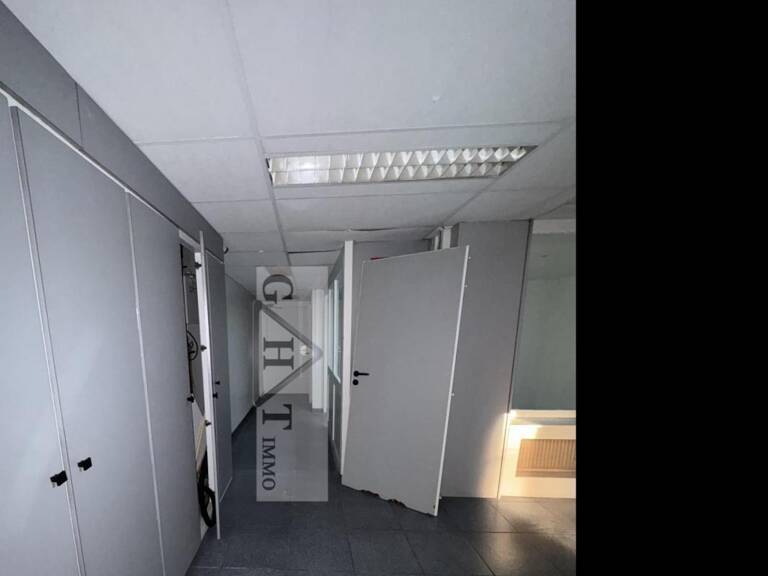 BUREAUX DE 125M² À LOUER À IVRY-SUR-SEINE — photo 1