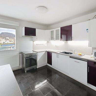 Appartement 3 pièces 780 €