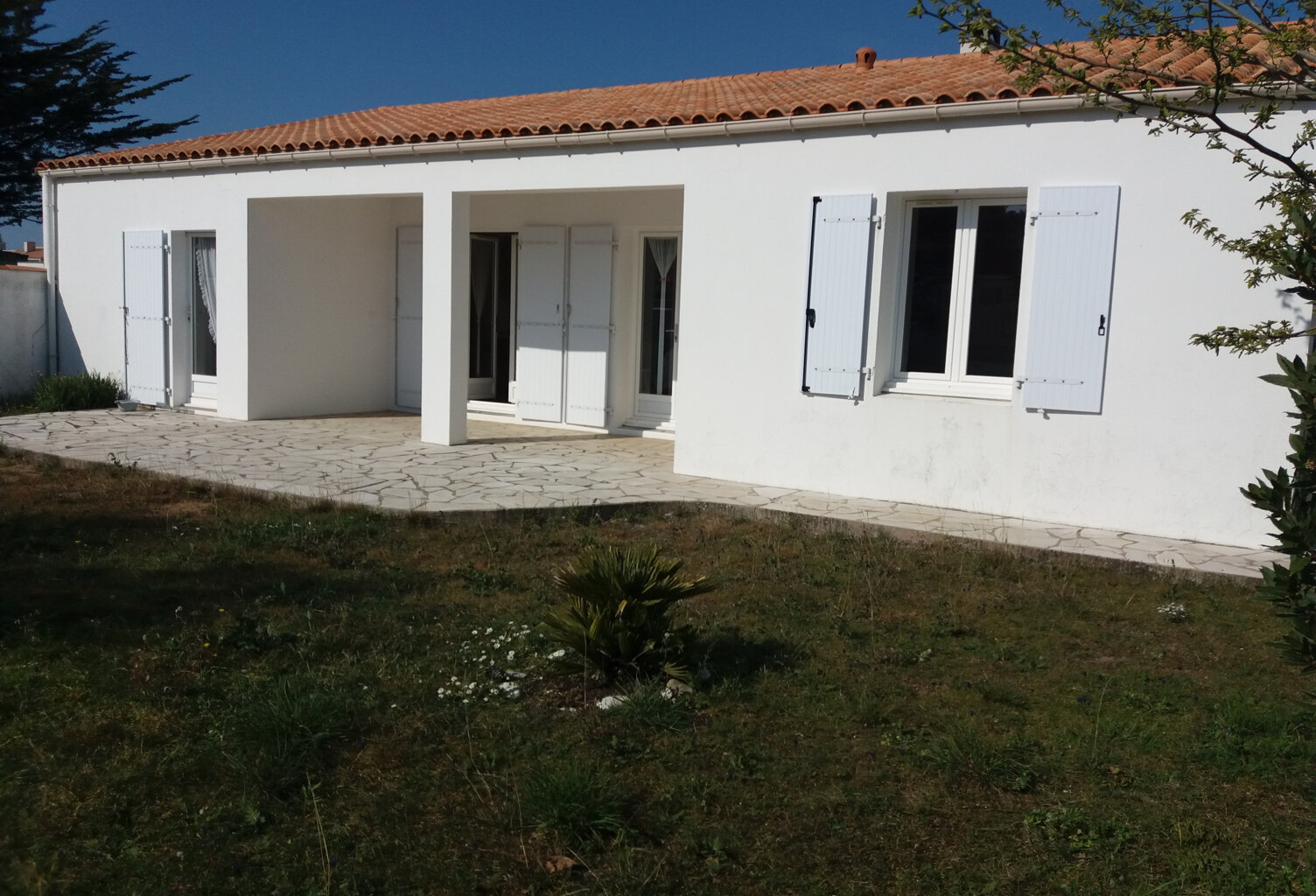 Maison  de plain pied et beau  jardin clos — photo 1