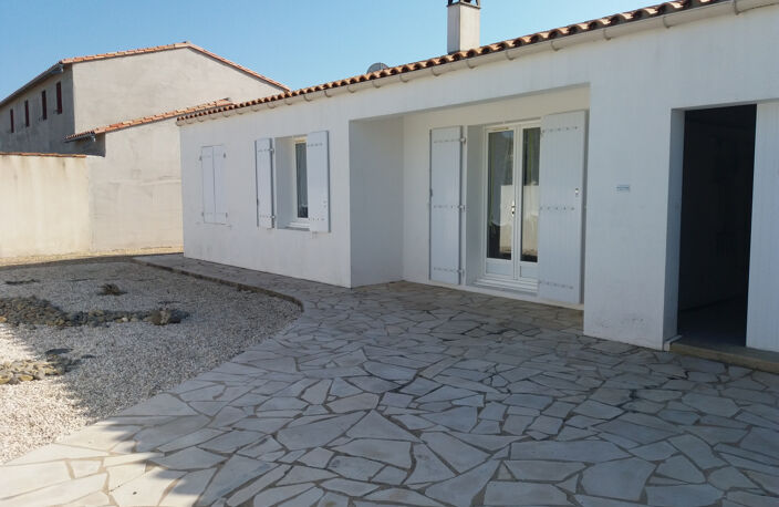Maison  de plain pied et beau  jardin clos — photo 2