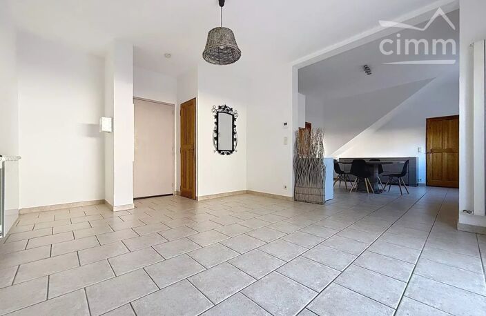 Appartement en rdc avec garage et cour. — photo 3