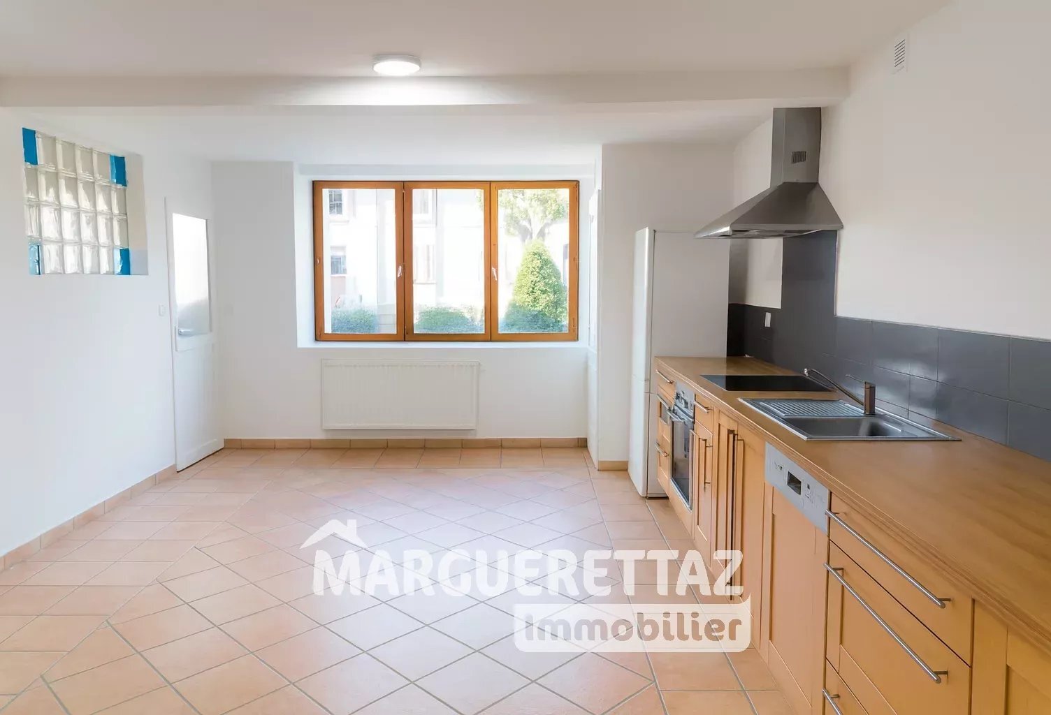 MAISON 9 PIECES 255 m² – 6 SUITES + T3 INDEPENDANT — photo 1