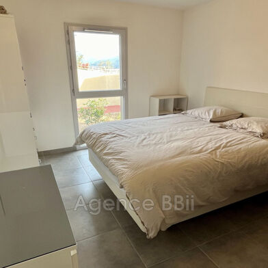 Appartement 3 pièces 250390 €