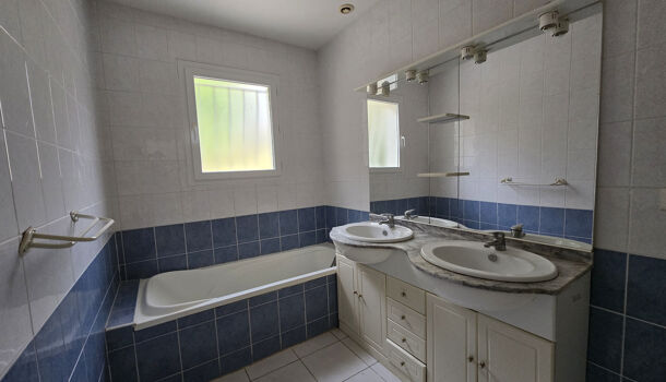 Villa / Maison 4 pièces  à louer Quins 12800