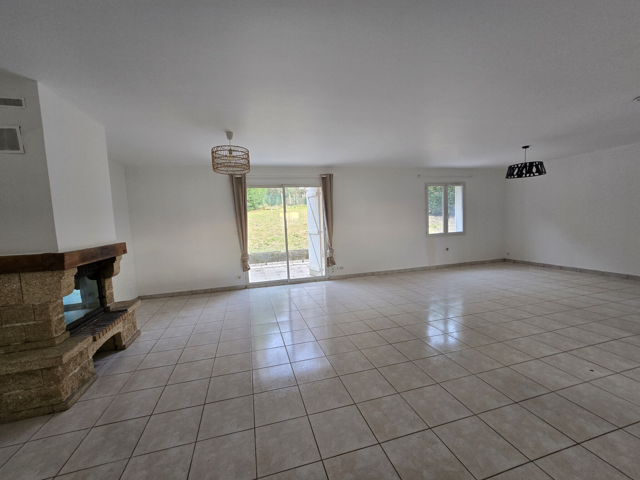 Villa / Maison  T4 à louer Quins 12800