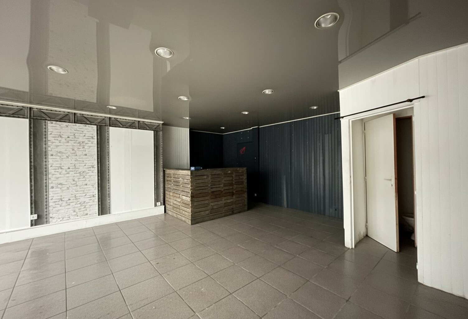 Local commercial — photo 1
