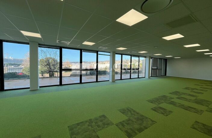 BUREAUX à LOUER — photo 3