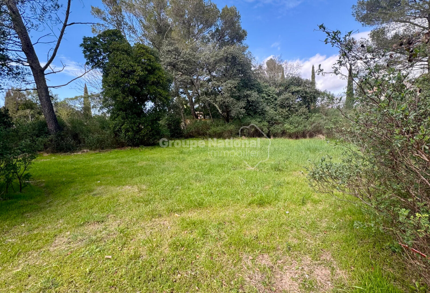 Terrain constructible de 1529 m2 - NIMES CIGALE — photo 1