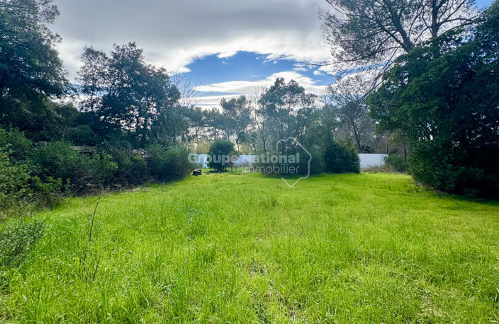 Terrain constructible de 1529 m2 - NIMES CIGALE — photo 2