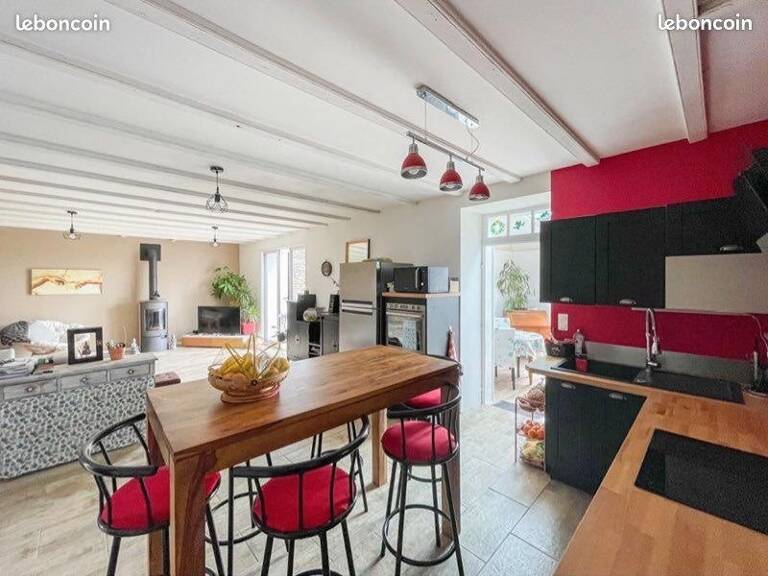 Maison en pierre de 7 pièces principales — photo 1