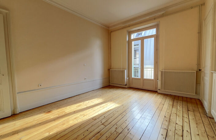 AIX-LES-BAINS - Hypercentre Appartement T4 de 106m2 — photo 4