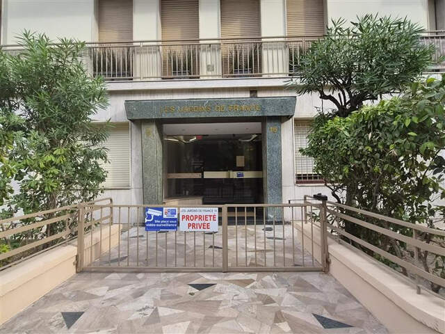 A LOUER LOCAL PROFESSIONEL NICE LIBERATION — photo du bien