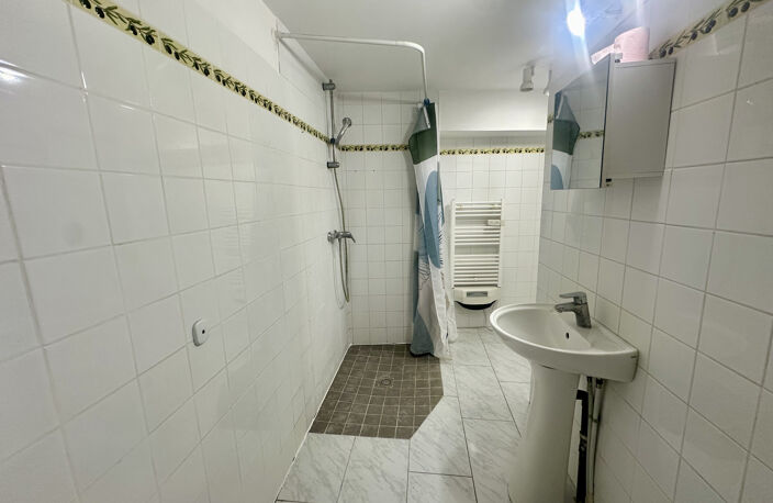 LOCATION APPARTEMENT 3 PIECES AUJARGUES — photo 3