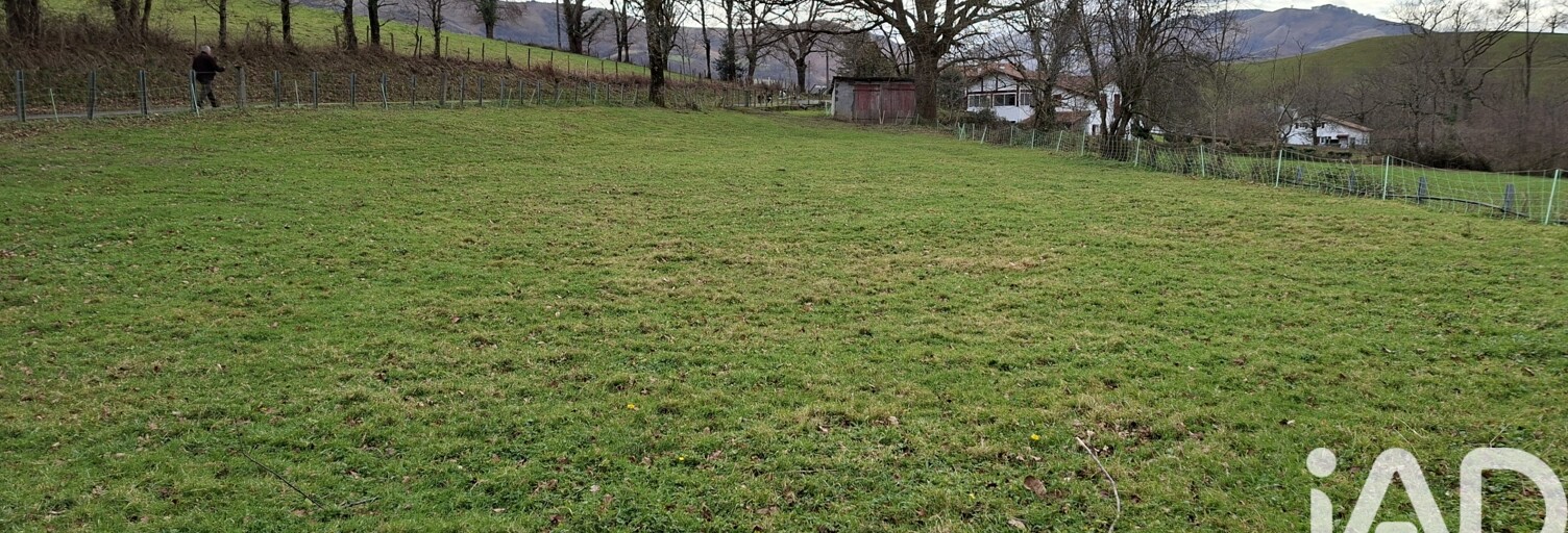 Terrain  1630 m² à vendre à Saint-Jean-le-Vieux (64220)