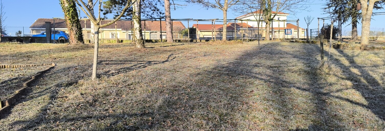 Terrain  1988 m² à vendre à Neuville (63160)