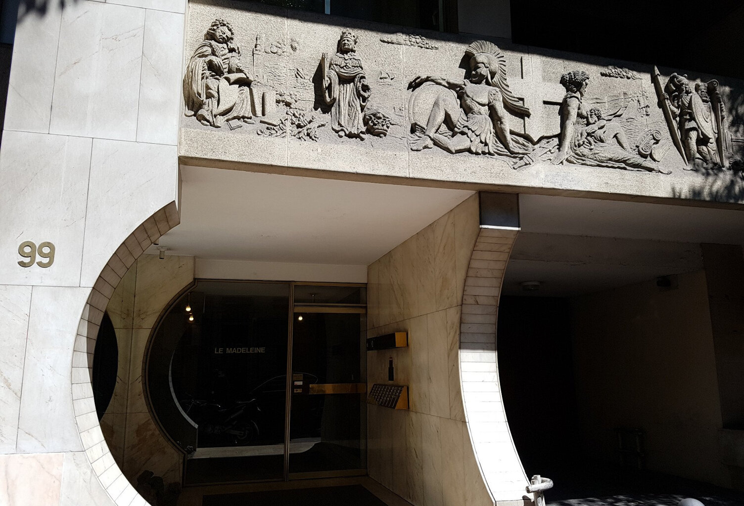 13001 BD LIBERATION GARAGE A LOUER — photo 1