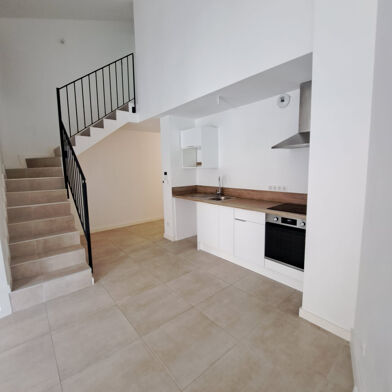 Appartement 3 pièces 823 €