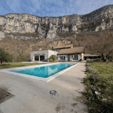 Maison 6 pièces 499000 €