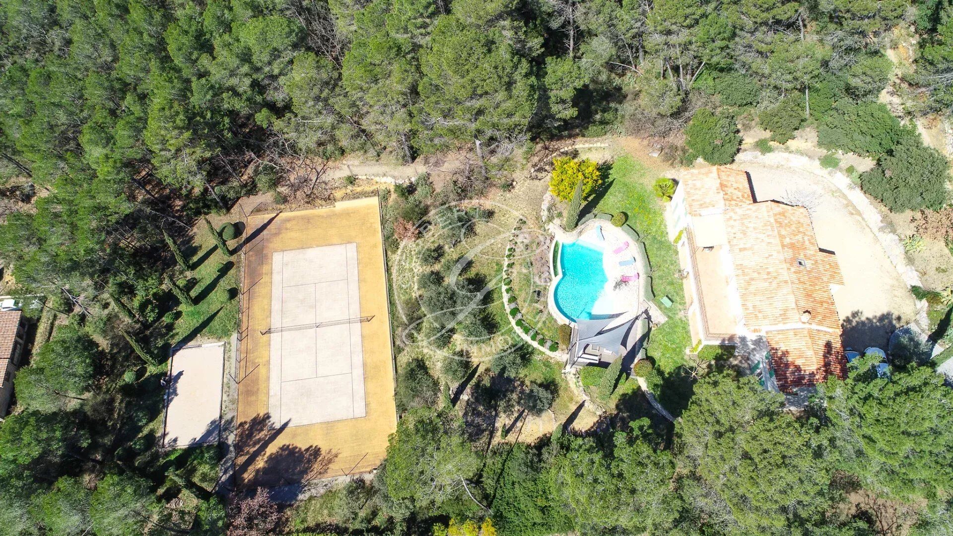 Villa / Maison 8 pièces  à vendre Flayosc 83780