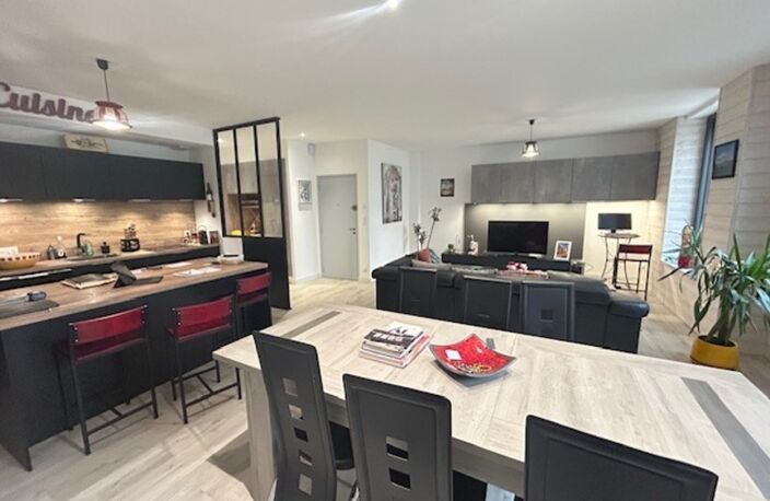 RARE APPARTEMENT VANNES INTRAMUROS - T4  RÉNOVE 95 -m²- TRAVERSANT AU CŒUR DE VANNES-TRES LUMINEUX — photo 3