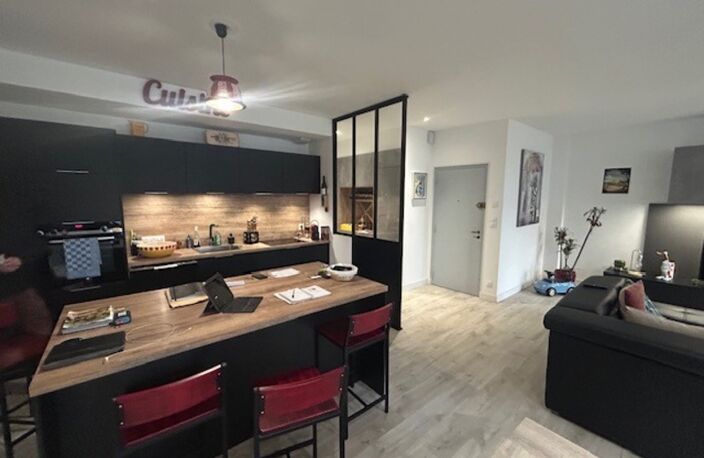 RARE APPARTEMENT VANNES INTRAMUROS - T4  RÉNOVE 95 -m²- TRAVERSANT AU CŒUR DE VANNES-TRES LUMINEUX — photo 4