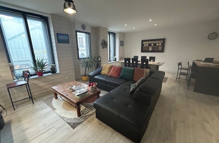 RARE APPARTEMENT VANNES INTRAMUROS - T4  RÉNOVE 95 -m²- TRAVERSANT AU CŒUR DE VANNES-TRES LUMINEUX — photo 5